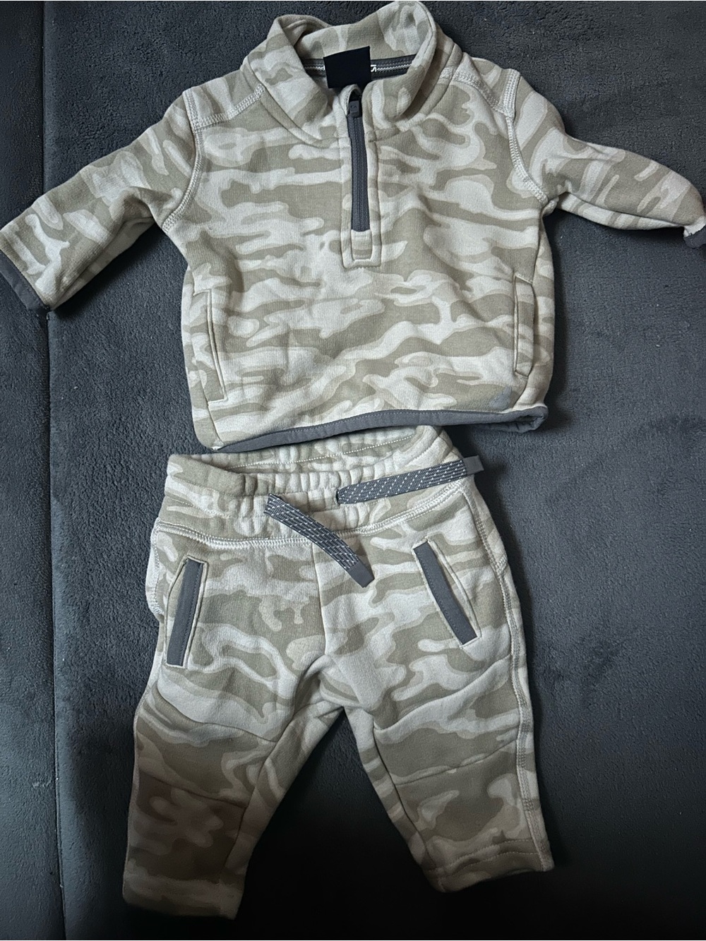 GAP Neutral Camo Two-Piece Jogger Set - Beige & Gray